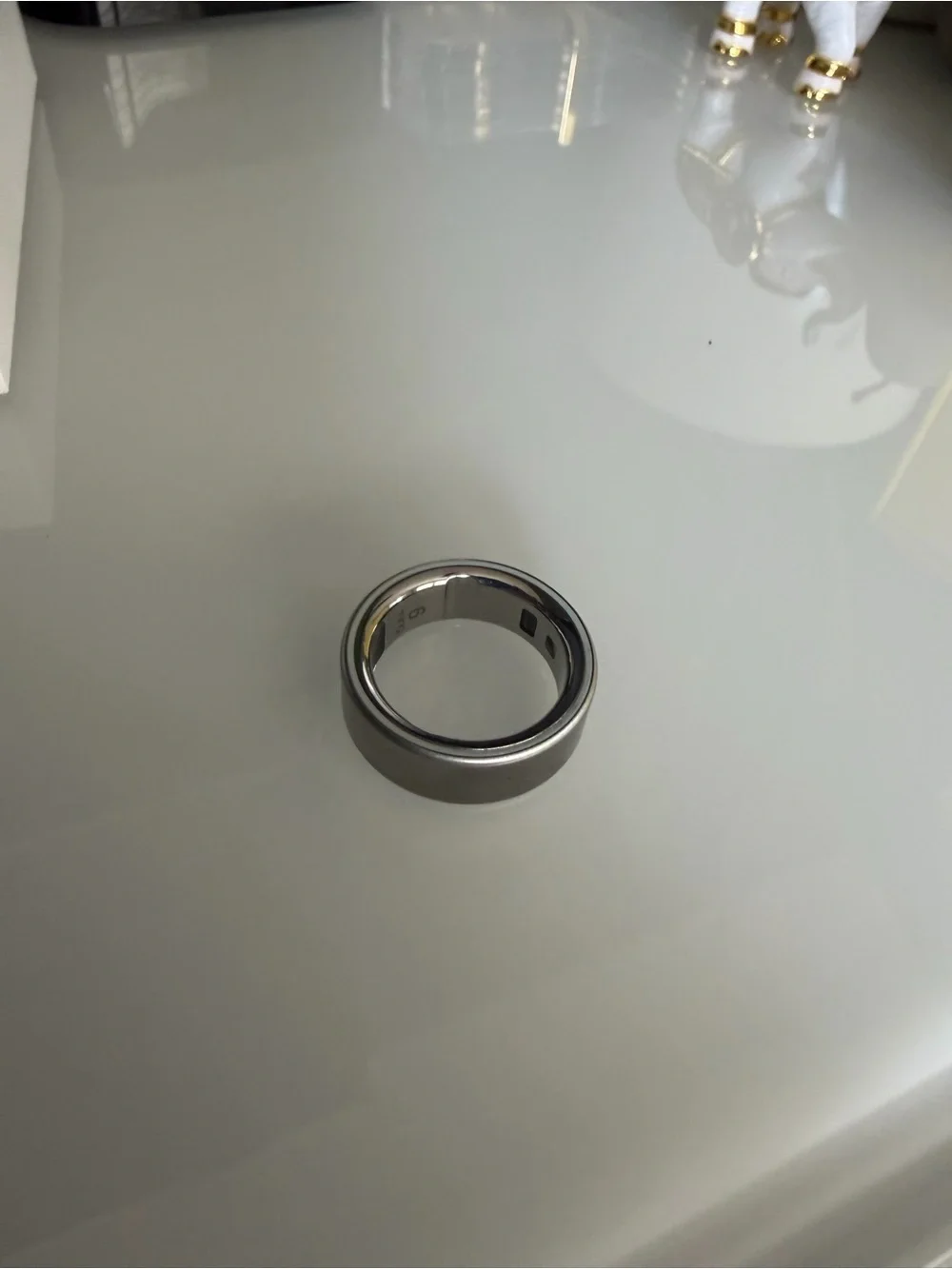 Oura Ring 4 in Brushed Silver: includes original packaging and 3 gold covers!